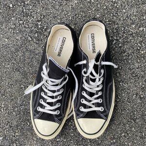 Low rise converse black and white size 10